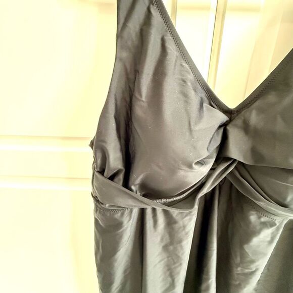 NWT Raisins Curve Trendy Plus Size Lucia Twist-Front Swimdress in black Size 22 - Picture 4 of 8